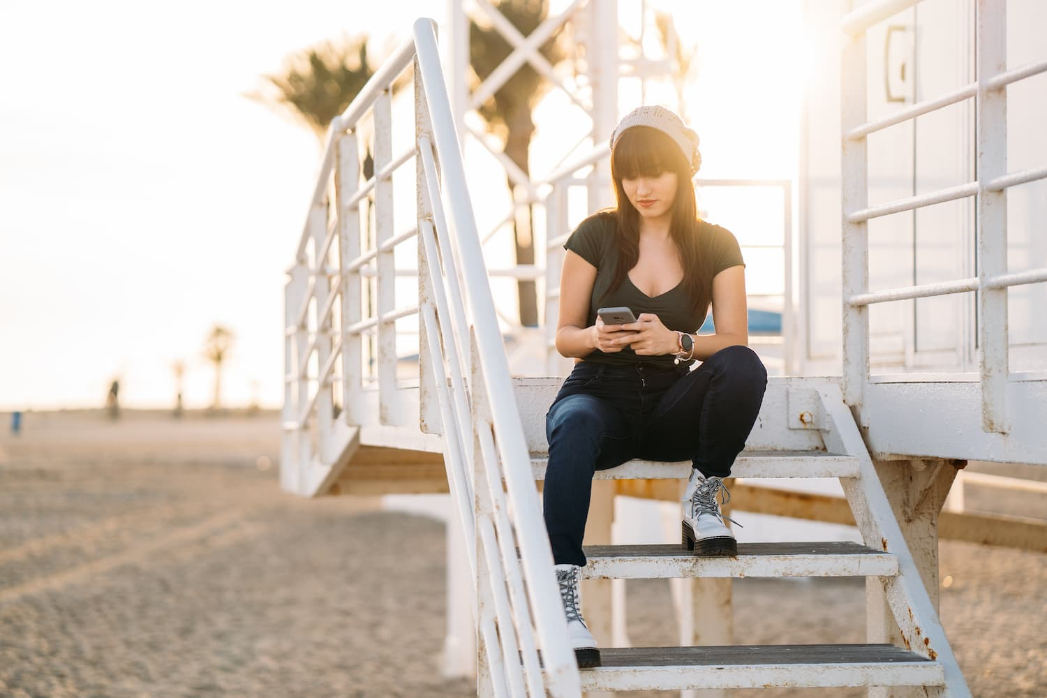 Relaxing at the beach can be a great time to fill out a few quick survey forms and make some cash.